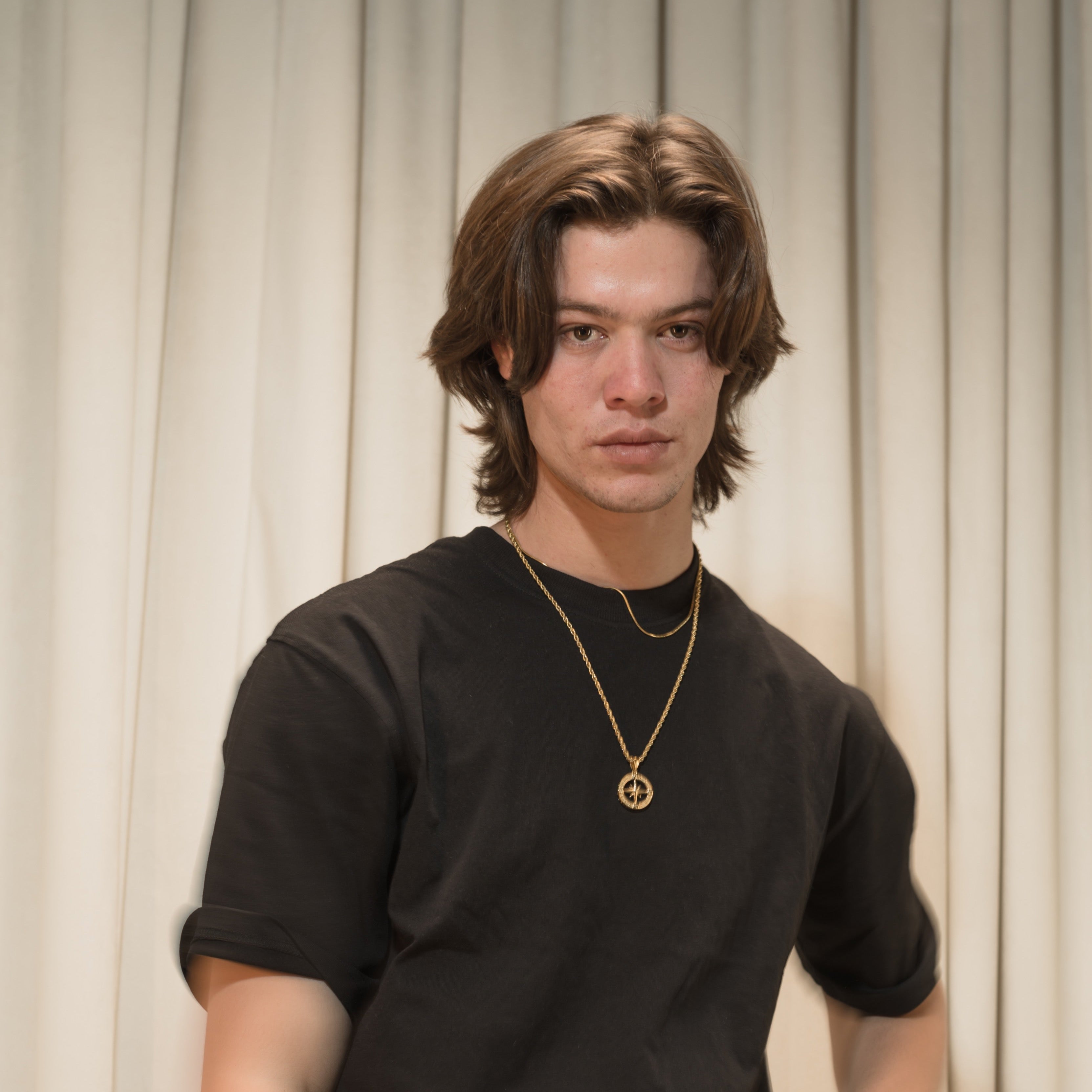 قلادة NSEW Vision (ذهبية)